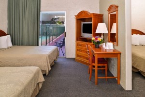 Americas Best Value Inn Loma Lodge - Guest Room with 3 Double Beds