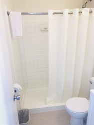 Americas Best Value Inn Loma Lodge - Guest Bathroom